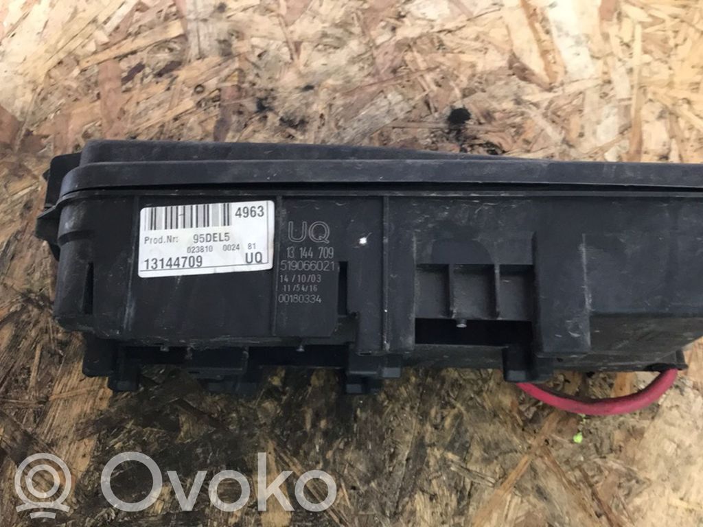 Opel Vectra C Блок предохранителей 
