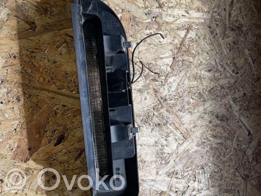 Kolmas/lisäjarruvalo   62303