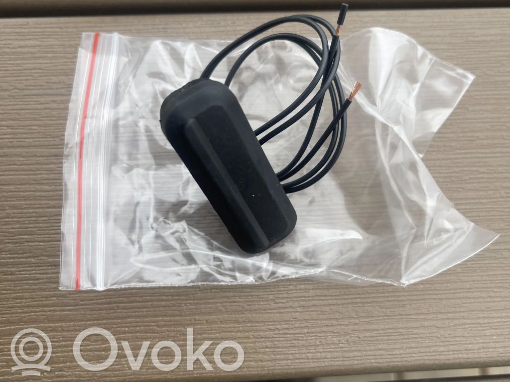 Opel Insignia A Tailgate opening switch 