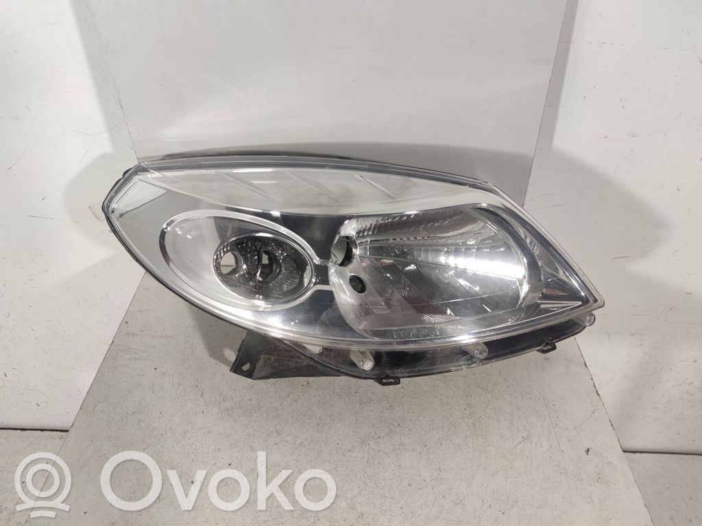 Dacia Sandero Headlight/headlamp 