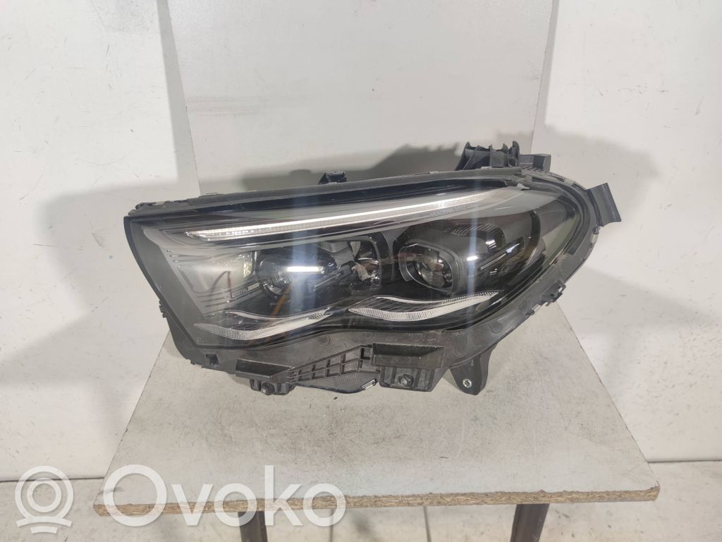 Mercedes-Benz E W214 Lampa przednia 