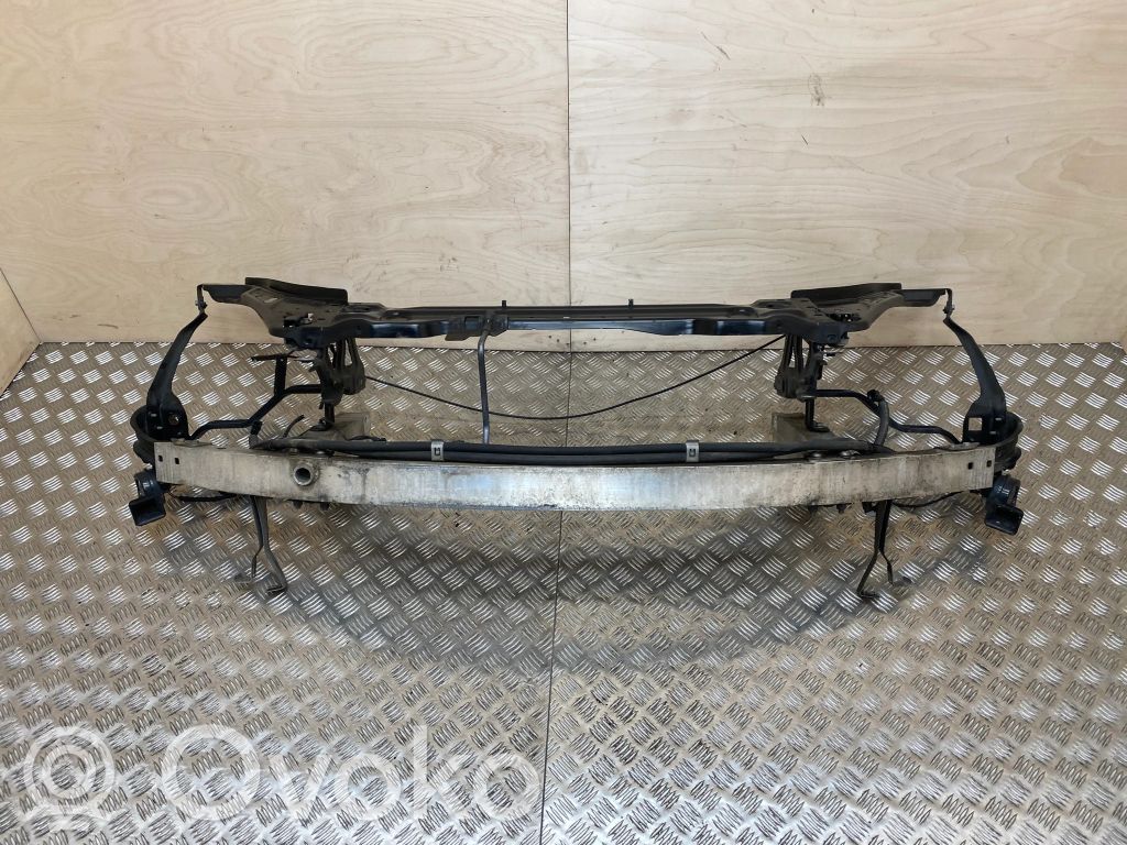 Mercedes-Benz E C207 W207 Pas przedni 