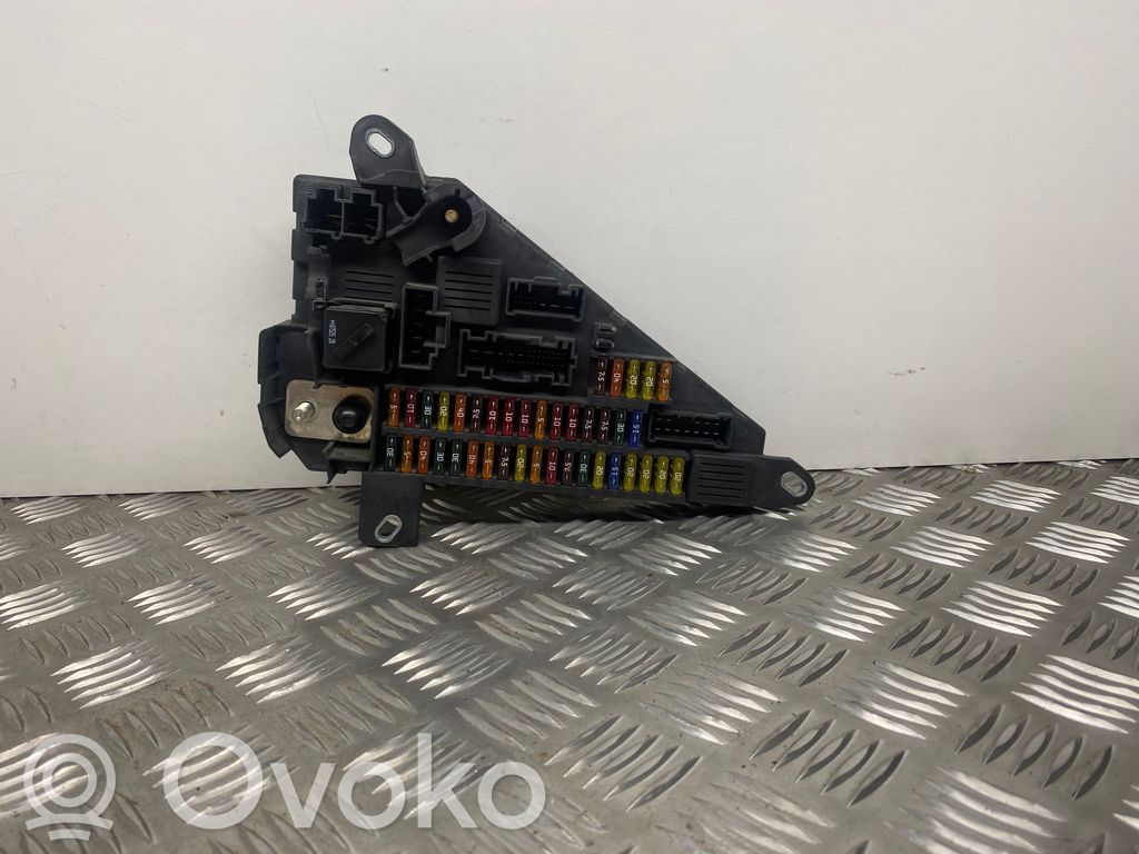 Fuse box set   9138830,518956057