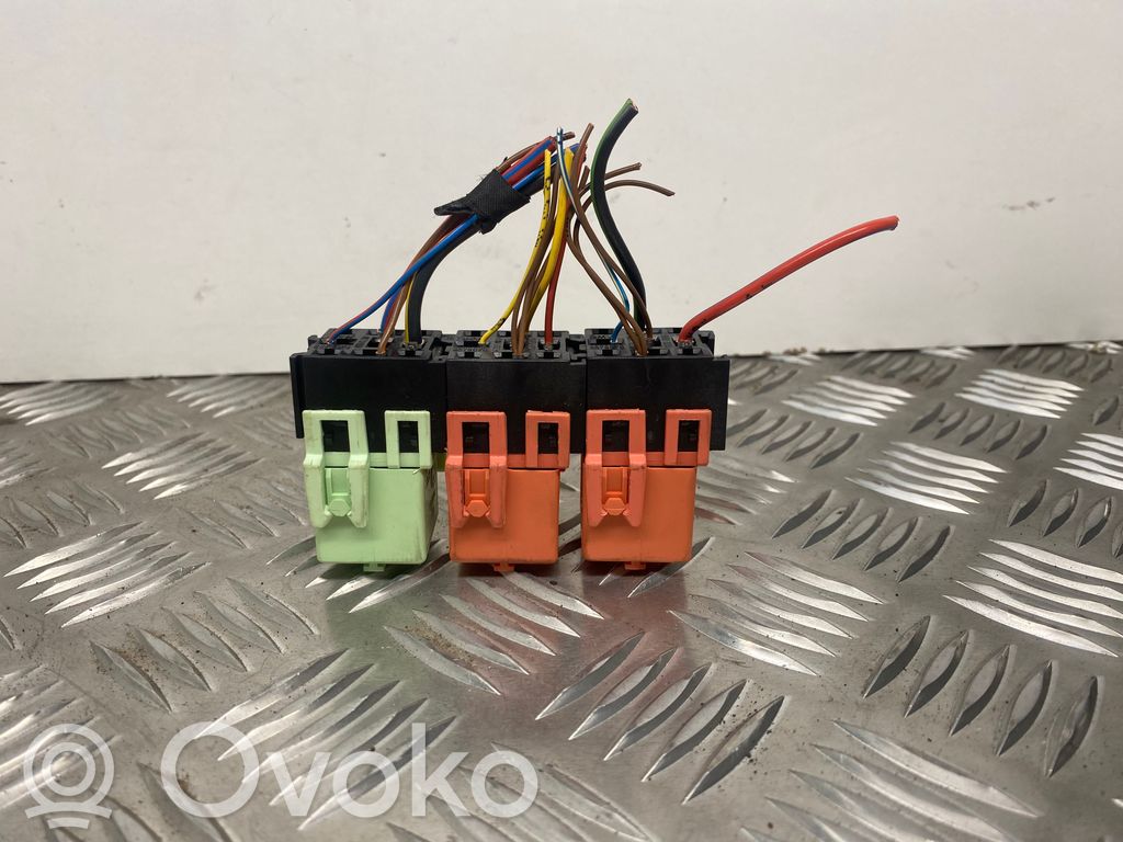 BMW 5 E60 E61 Sonstige Relais 