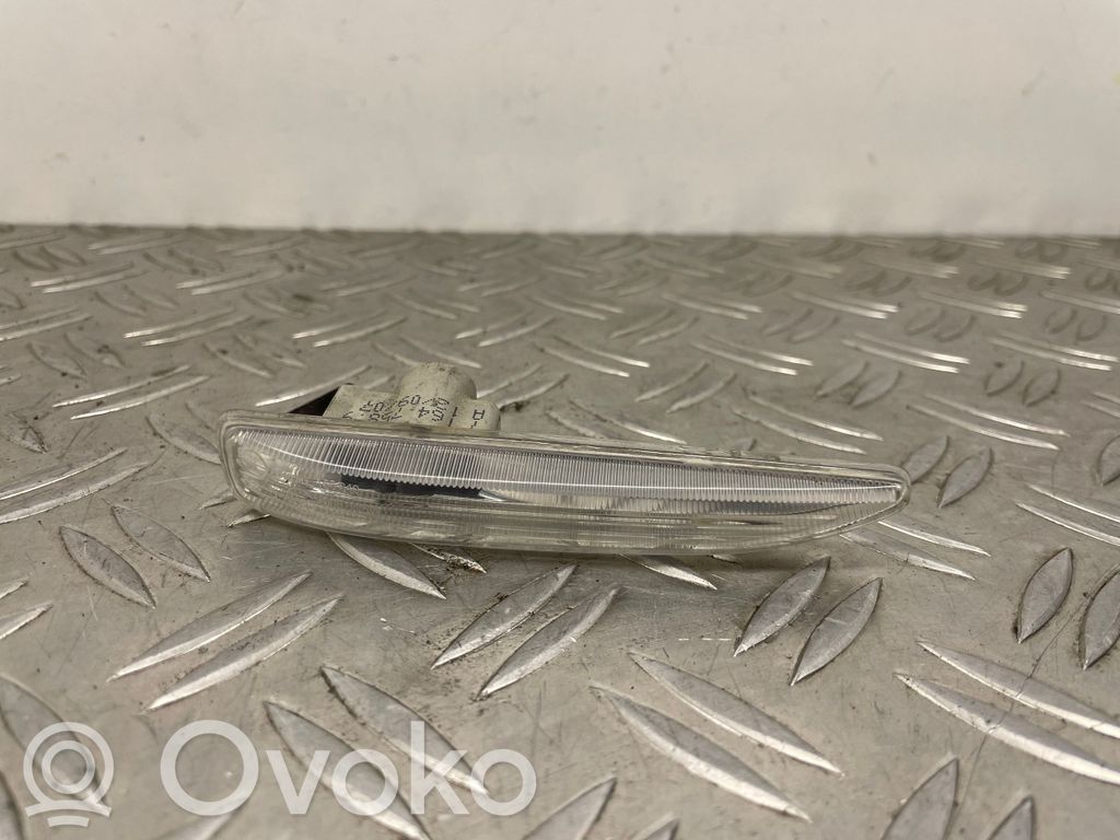 BMW 7 E65 E66 Front fender indicator light 