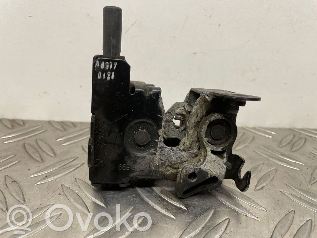 Spyna variklio dangčio   8240599