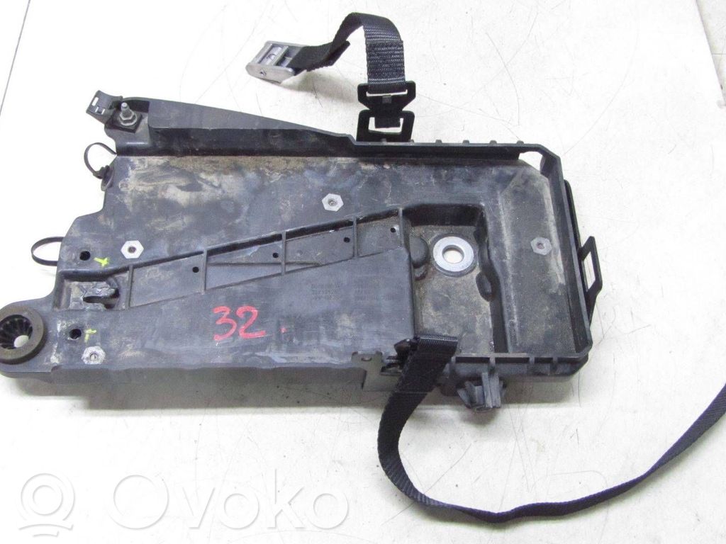 Volvo XC40 Battery bracket 