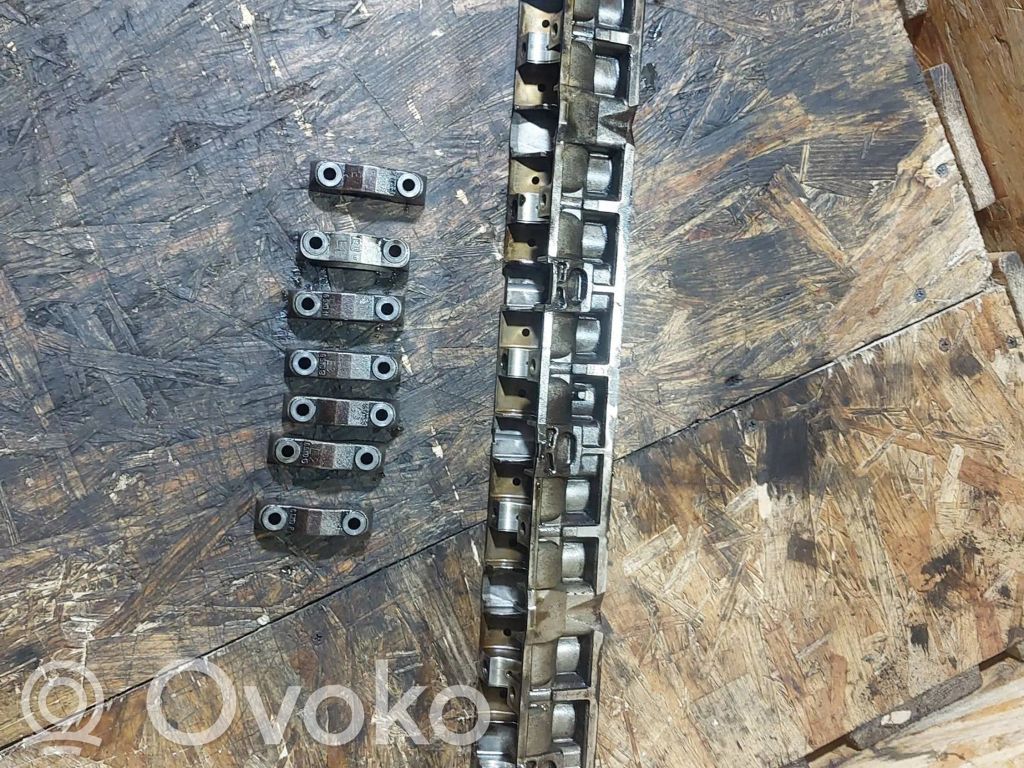BMW 5 E39 Kita variklio skyriaus detalė 