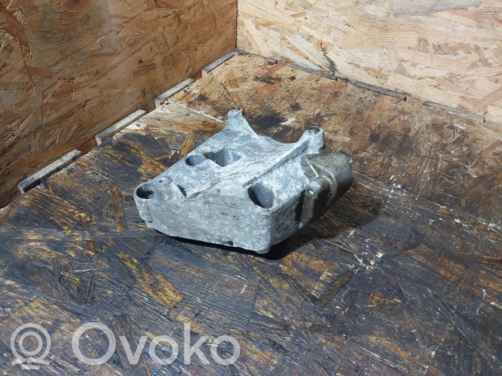 BMW 5 E39 Engine mounting bracket 