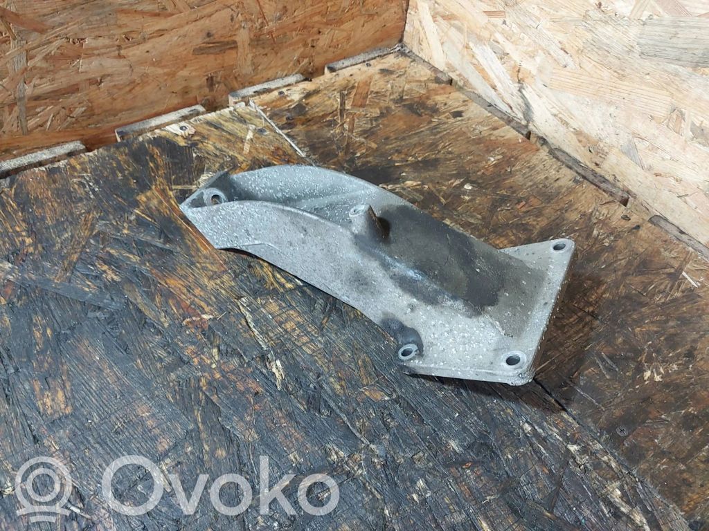 BMW 5 E39 Engine mounting bracket 