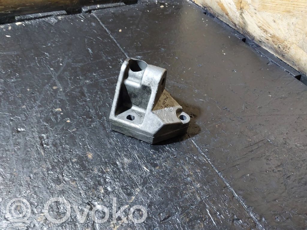 BMW 3 E46 Engine mounting bracket 