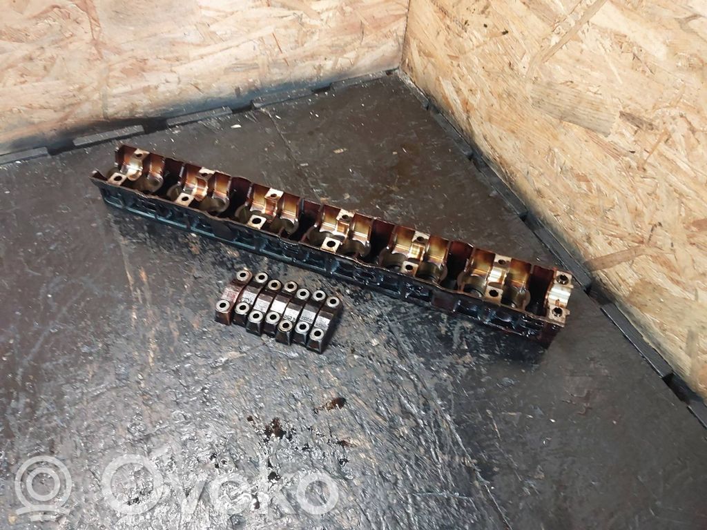 BMW 5 E39 Kita variklio skyriaus detalė 