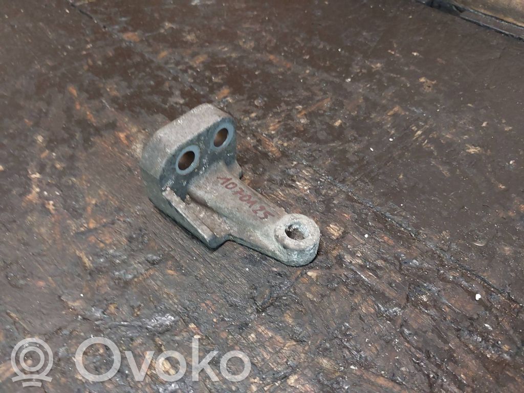 Engine mounting bracket   1739345