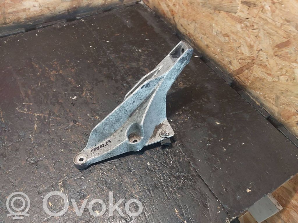BMW 5 E39 Engine mounting bracket 