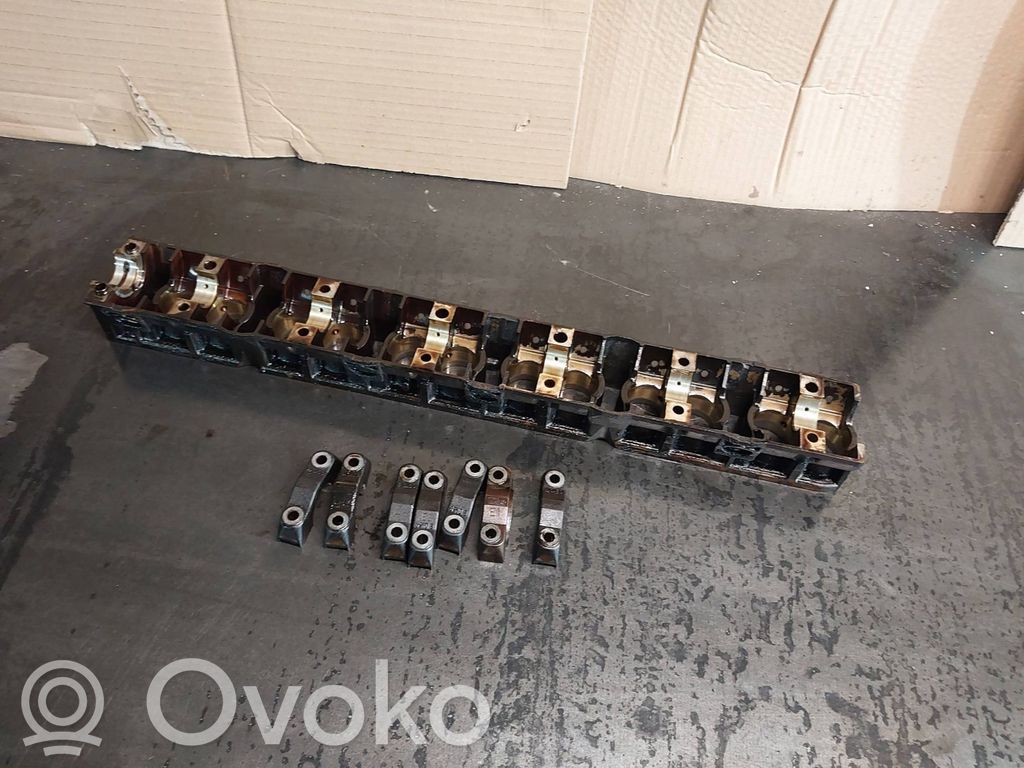 BMW 5 E39 Kita variklio skyriaus detalė 