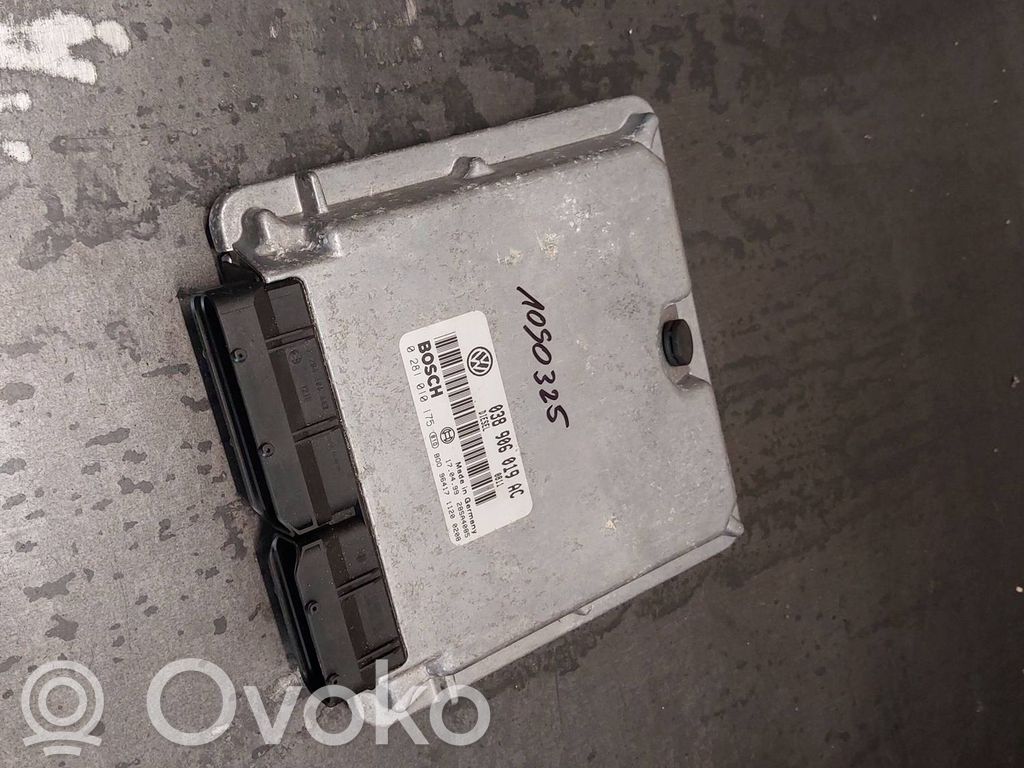 Volkswagen PASSAT B5 Engine control unit/module 