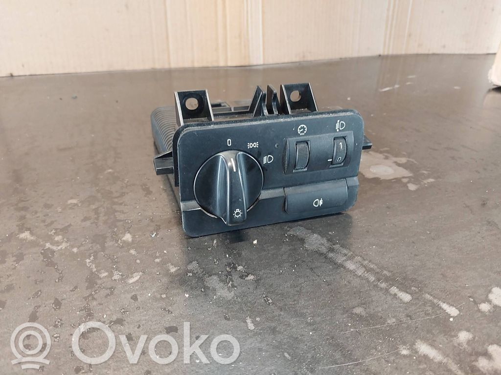 Light switch   4108585,61314108585