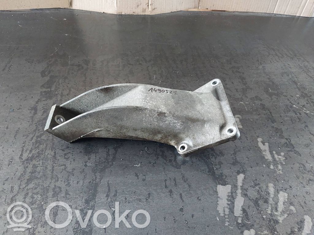 BMW 5 E39 Engine mounting bracket 
