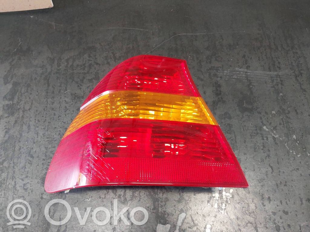 BMW 3 E46 Aizmugurējais lukturis virsbūvē 