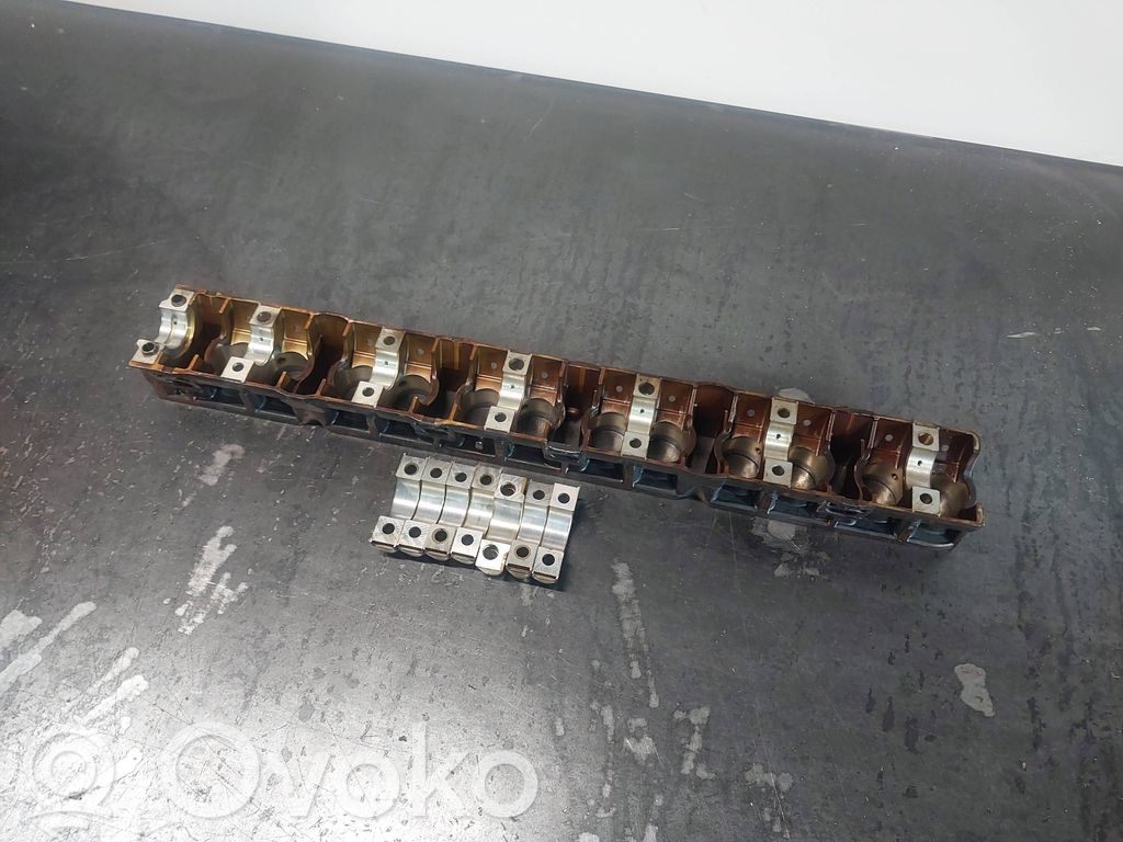 BMW 5 E39 Kita variklio skyriaus detalė 