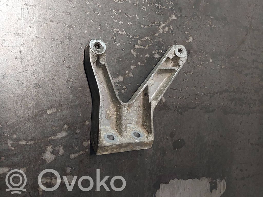 BMW 3 E46 Engine mounting bracket 