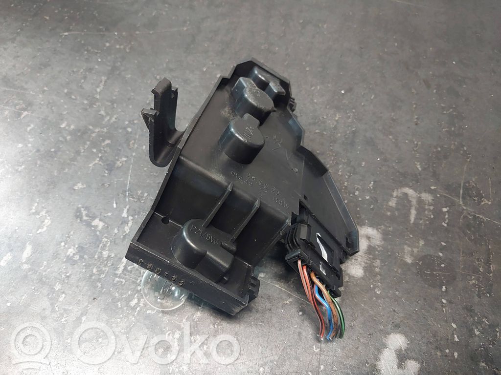 Audi A4 S4 B5 8D Tail light bulb cover holder 