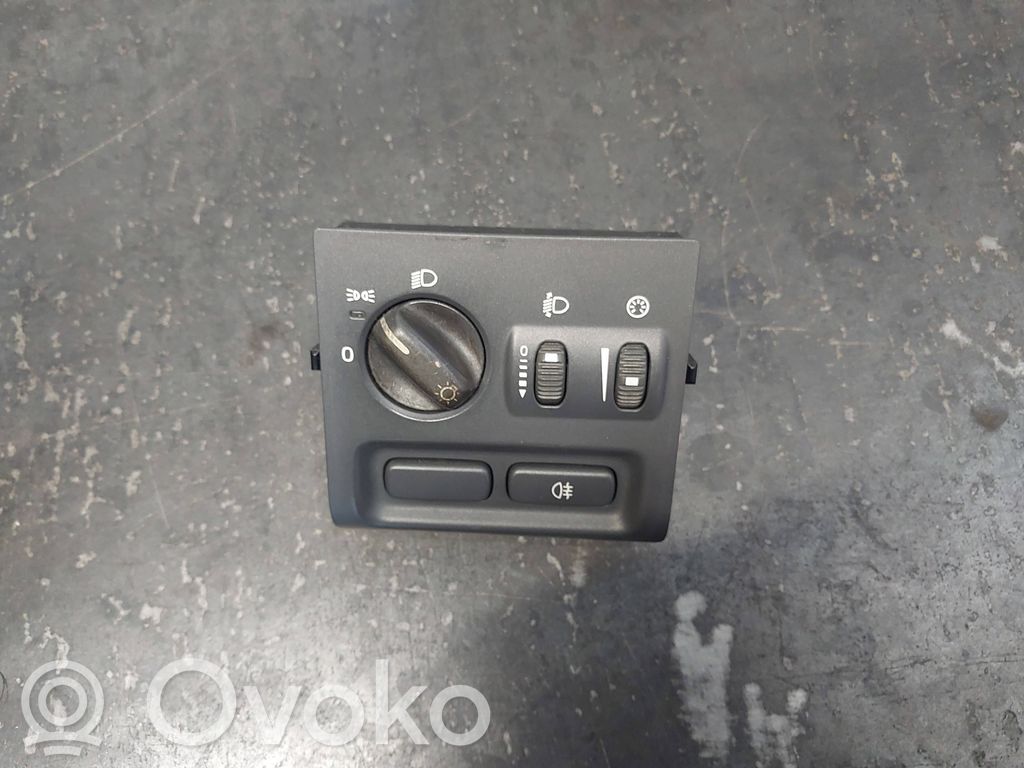 Light switch   30613944