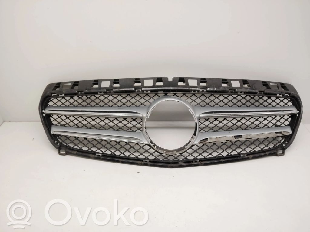 Mercedes-Benz A W176 Maskownica / Grill / Atrapa górna chłodnicy 