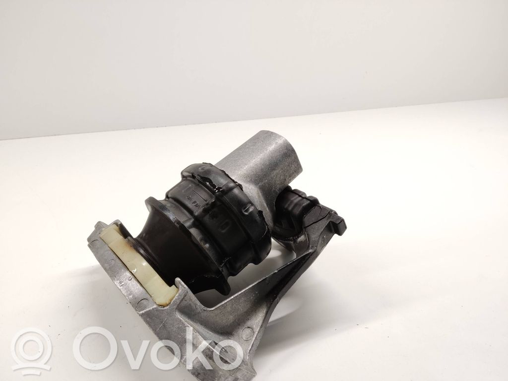 Volvo V60 Engine mounting bracket 