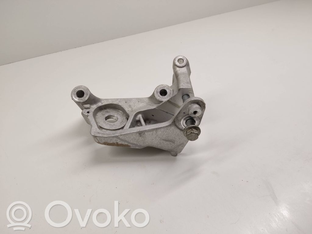 Volvo V60 Engine mounting bracket 