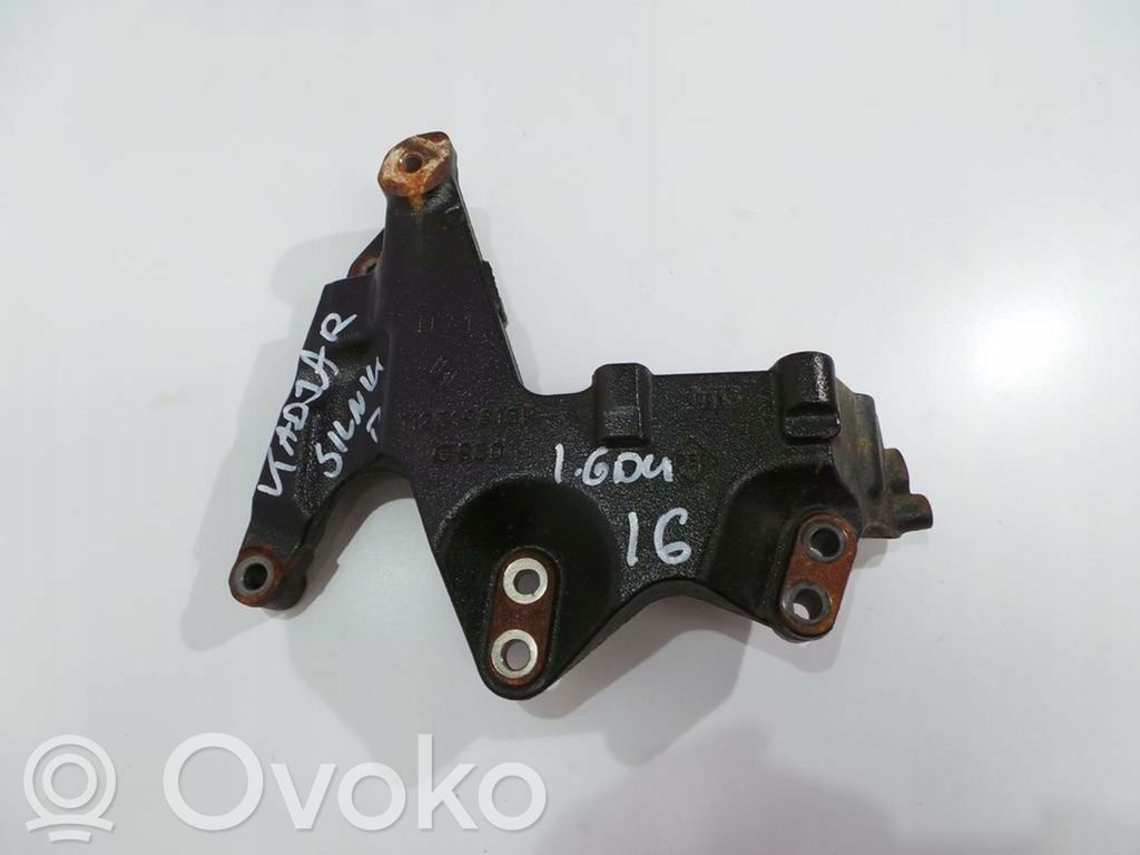 Engine mounting bracket