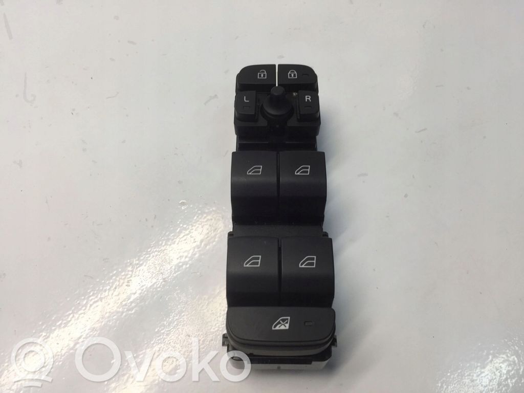 Volvo XC40 Electric window control switch 