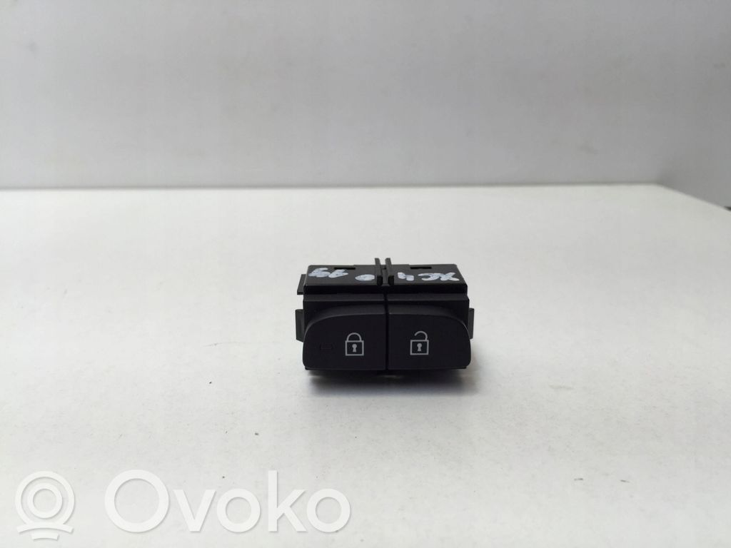Volvo XC40 Central locking switch button 