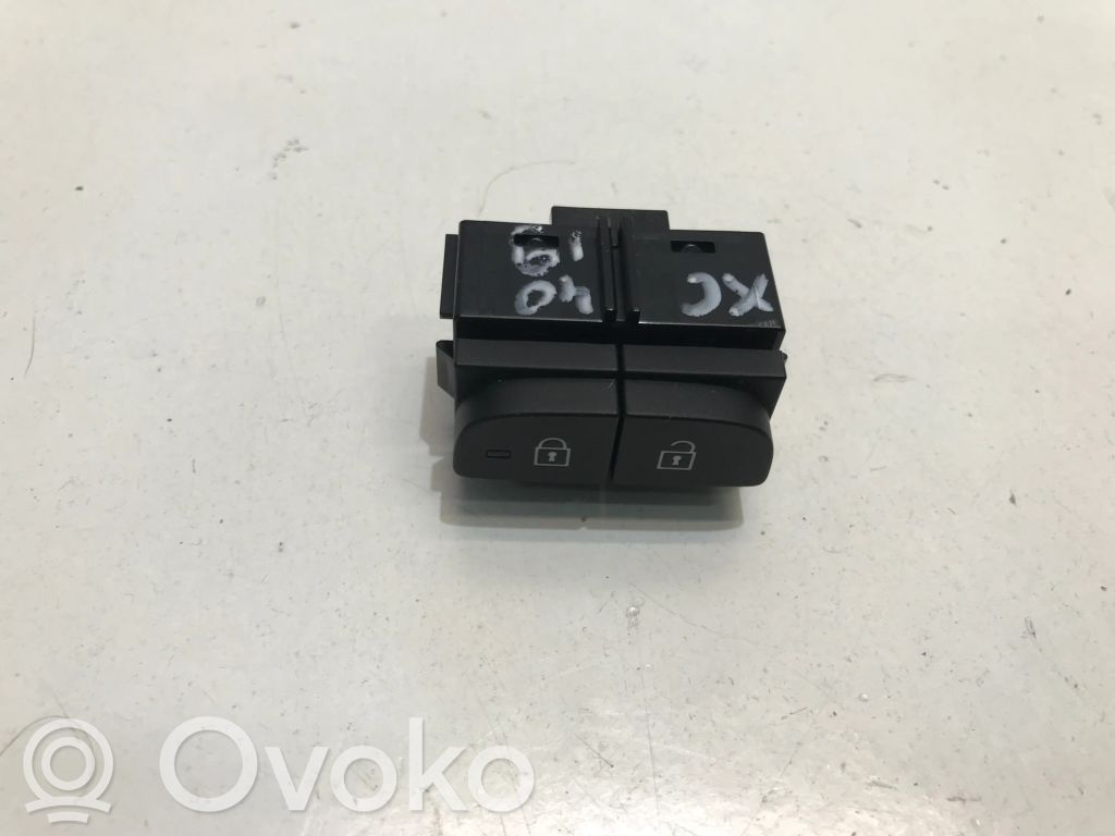 Volvo XC40 Central locking switch button 
