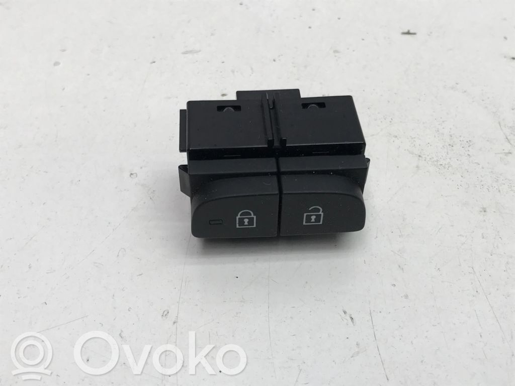 Volvo XC40 Central locking switch button 