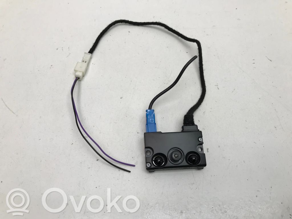 Tesla Model Y Windshield/windscreen camera 