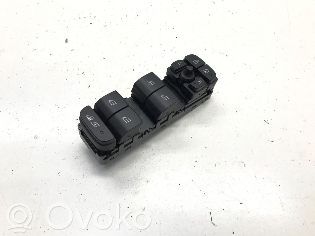 Volvo XC40 Electric window control switch 