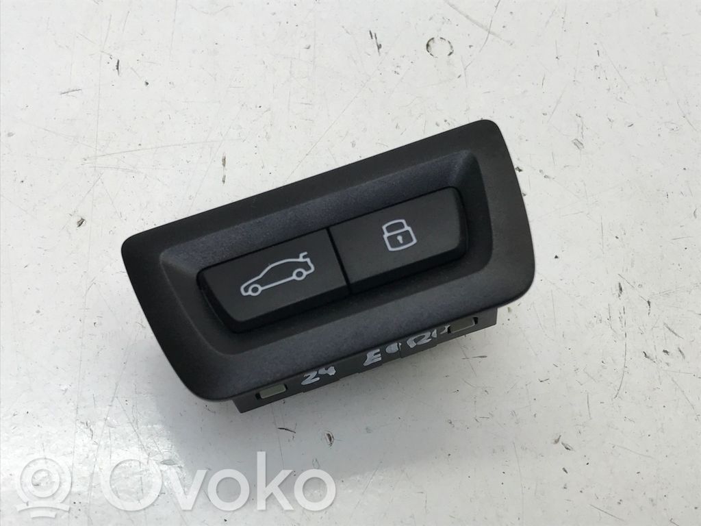 BMW 2 Active Tourer U06 Tailgate/boot open switch button 