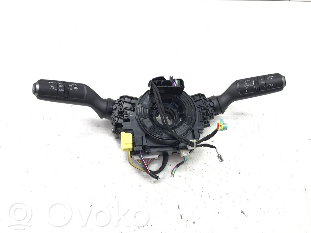 Lexus LBX Commodo, commande essuie-glace/phare 