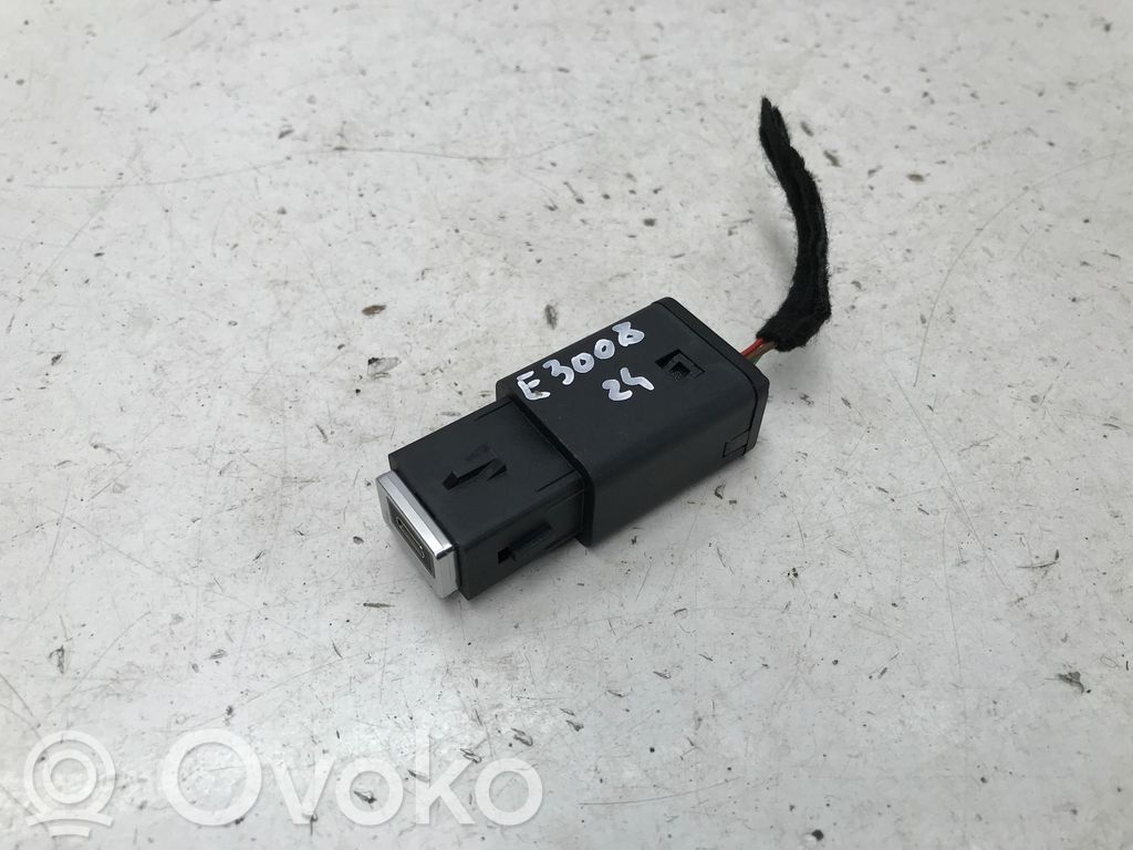 Peugeot 3008 III USB socket connector 