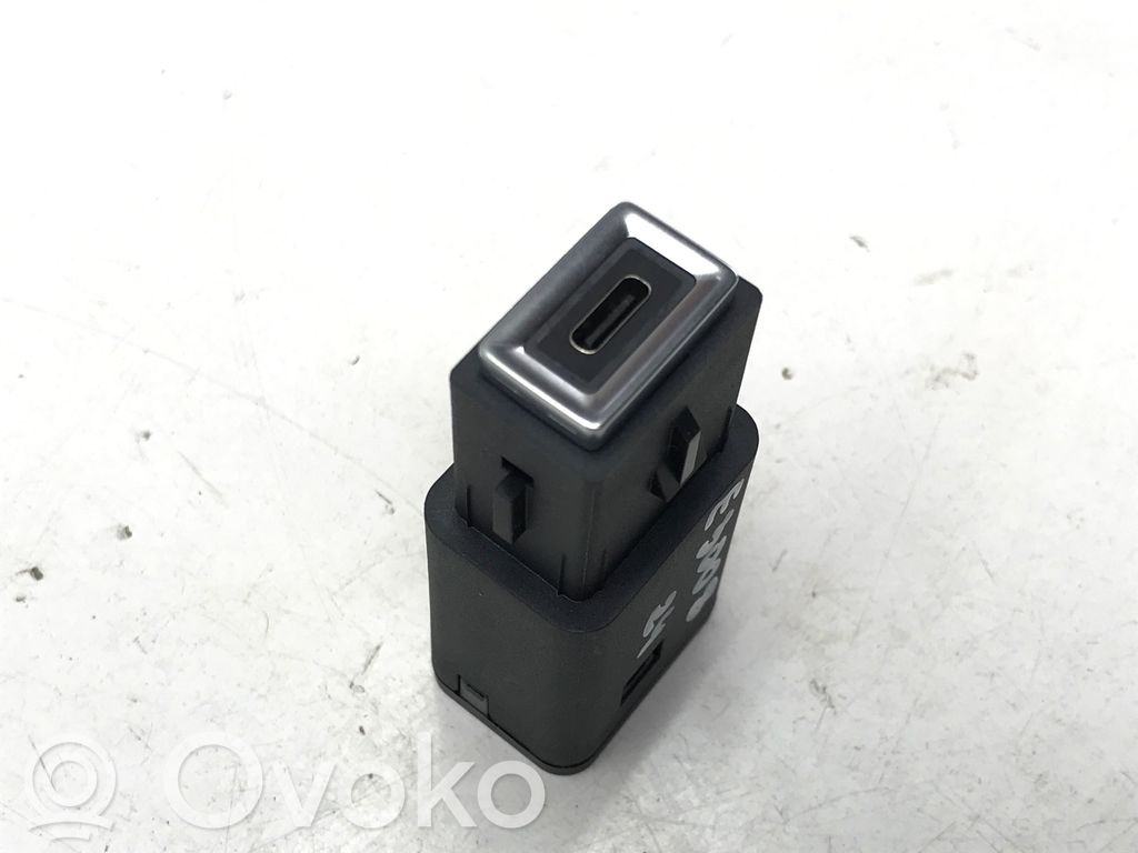 Peugeot 3008 III USB socket connector 