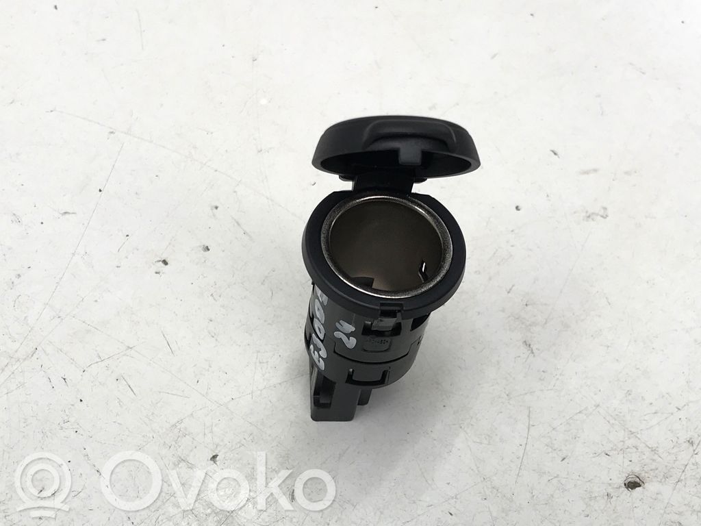 Peugeot 3008 III Cigarette lighter front 