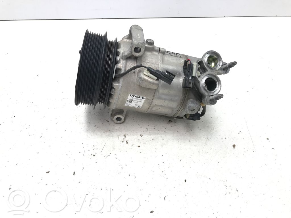 Volvo XC40 Kompresor / Sprężarka klimatyzacji A/C 
