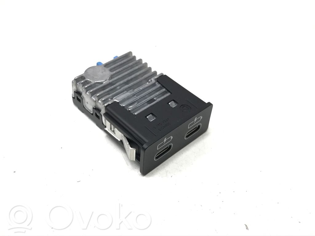 BMW X1 U11 USB socket connector 