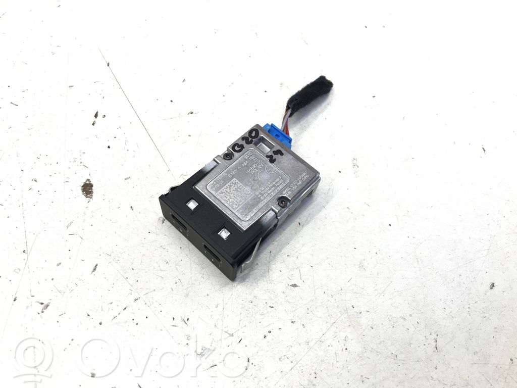 BMW 3 G20 G21 USB socket connector 