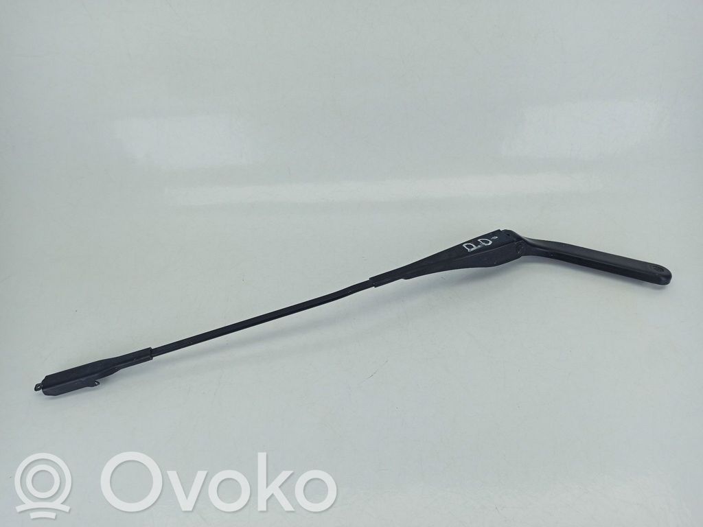 BMW 1 E81 E87 Front wiper blade arm 