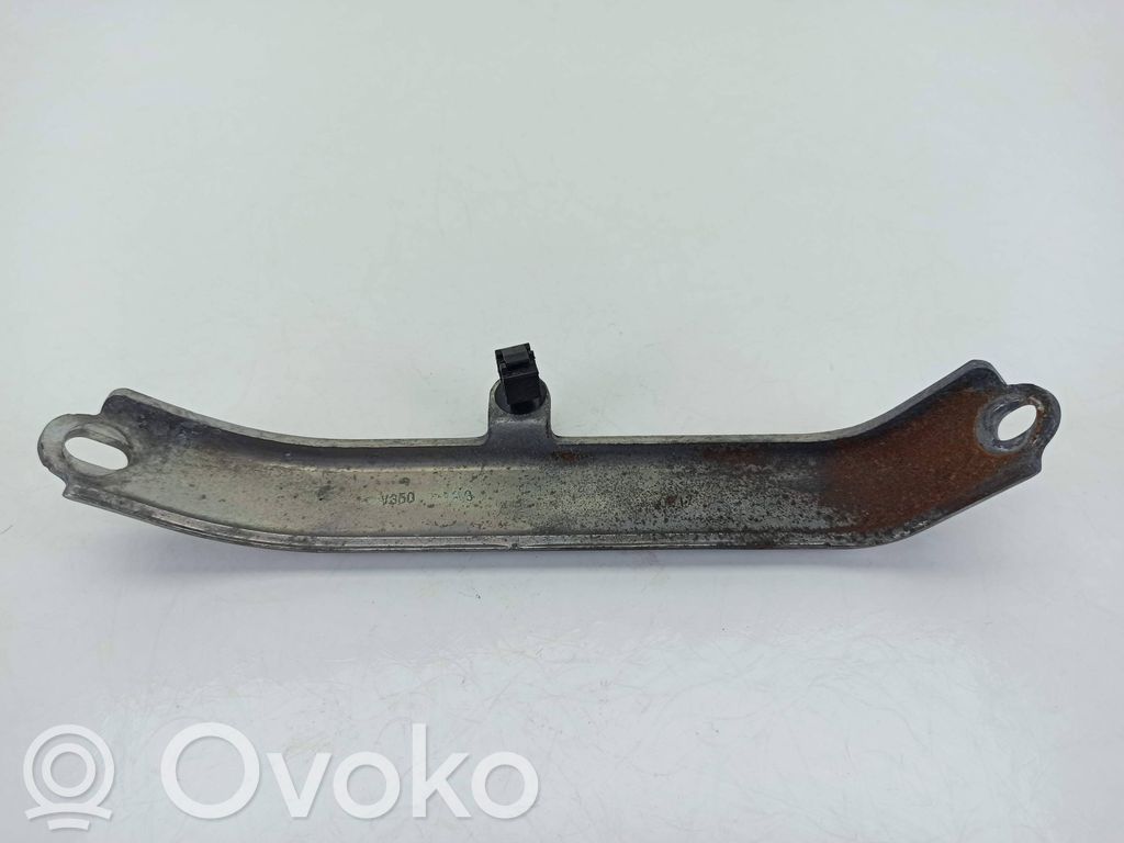 Engine mount bracket   04L129723