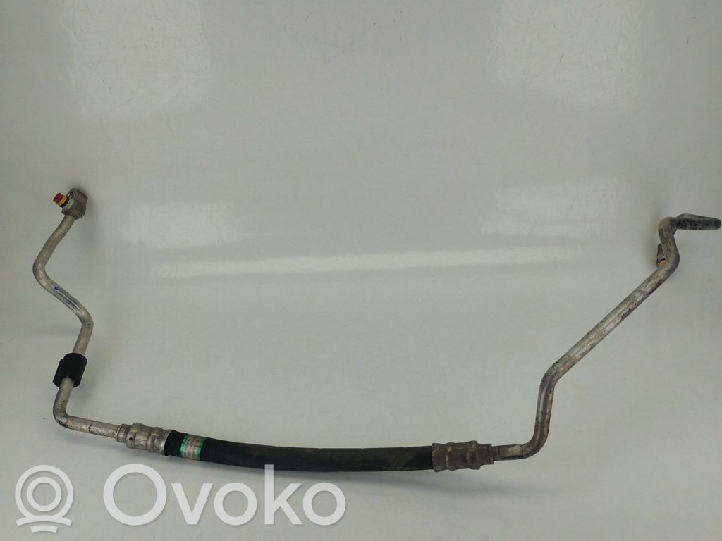 BMW 1 E81 E87 Ilmastointilaitteen putki (A/C) 