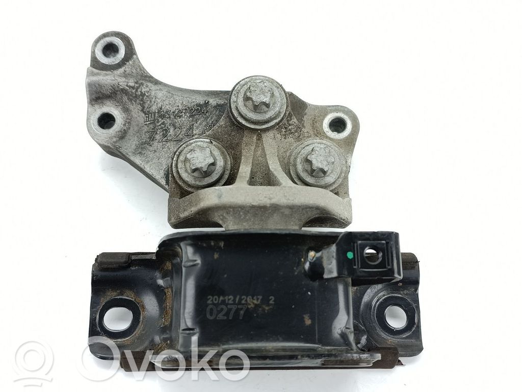 Opel Corsa E Engine mount bracket 