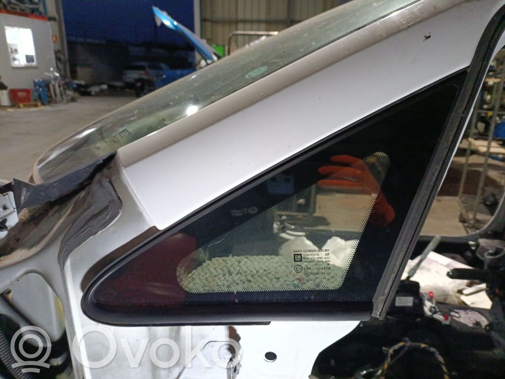 Opel Corsa E Front triangle window/glass 